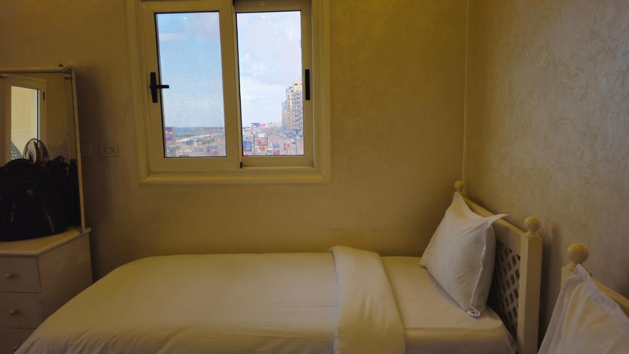 Simple Sea View - Families Only Apartment *