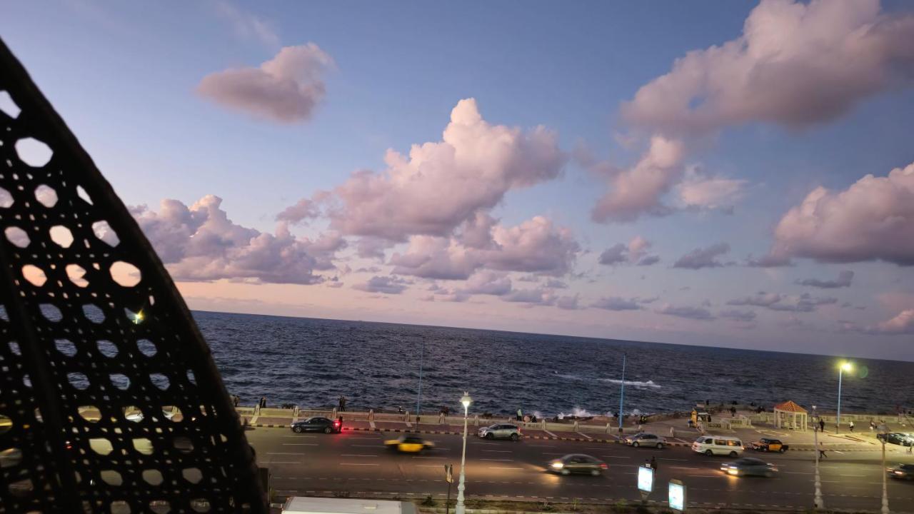 Simple Sea View - Families Only * Alexandria