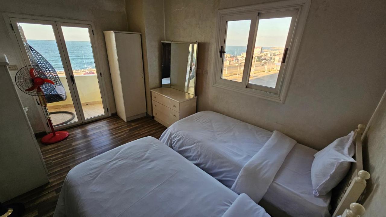Simple Sea View - Families Only Apartment