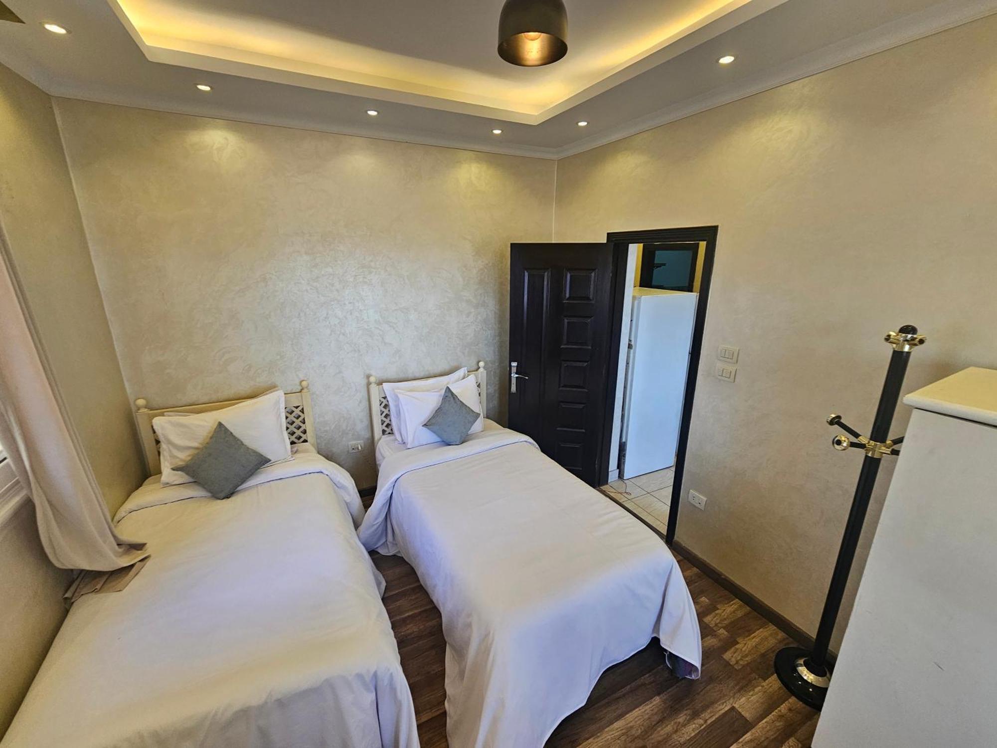 Simple Sea View - Families Only Apartment