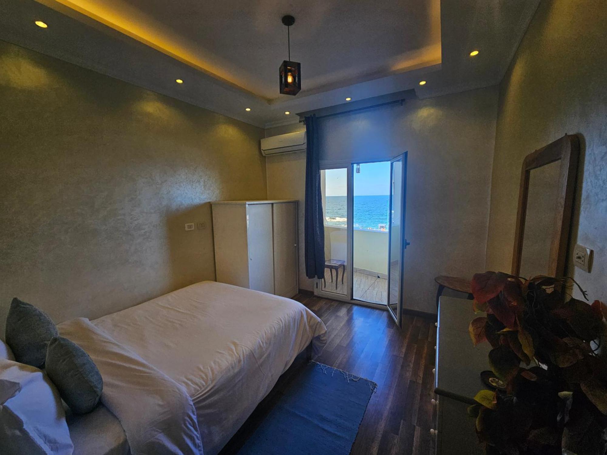 Simple Sea View - Families Only *