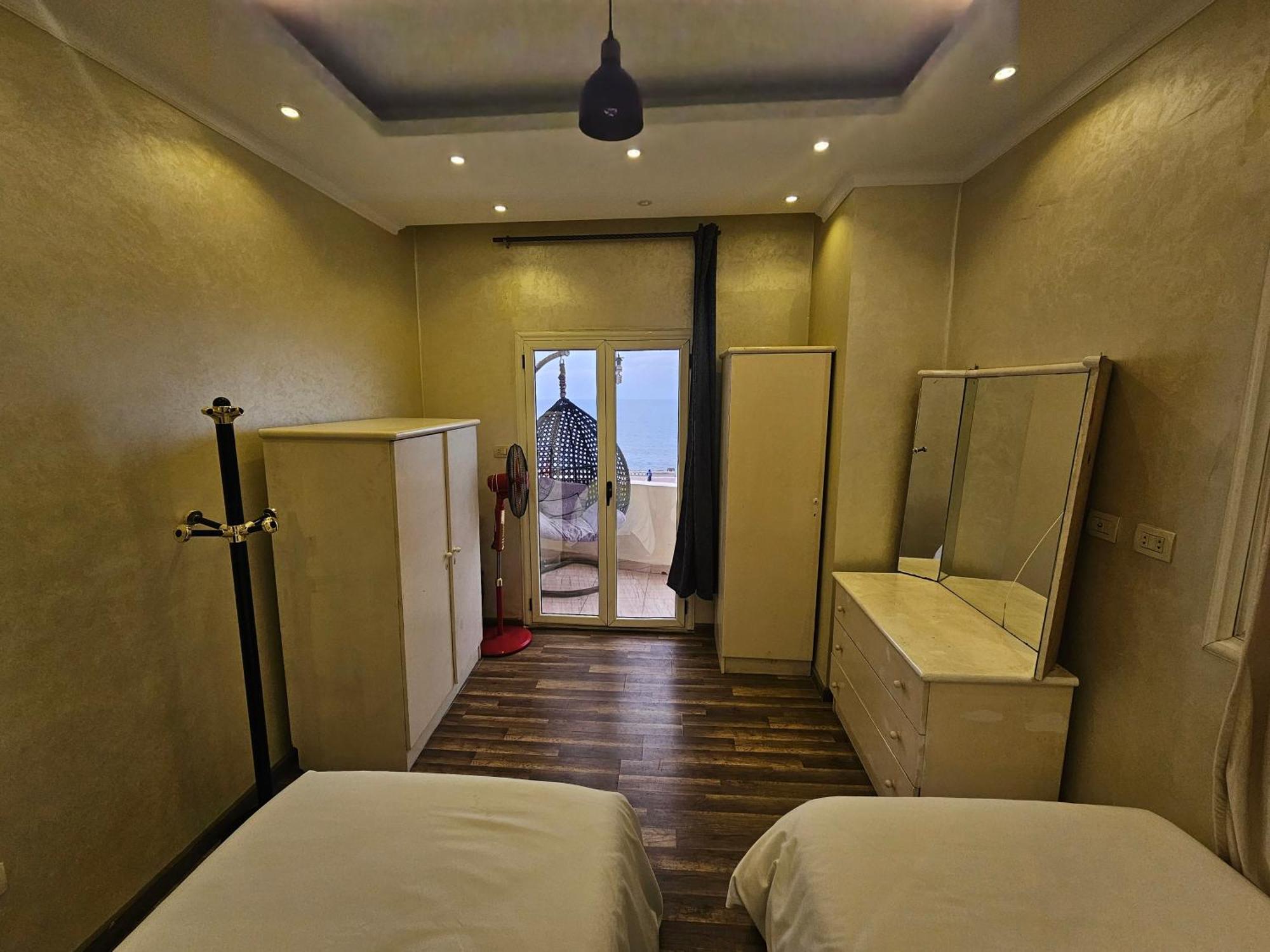 Apartment Simple Sea View - Families Only Alexandria