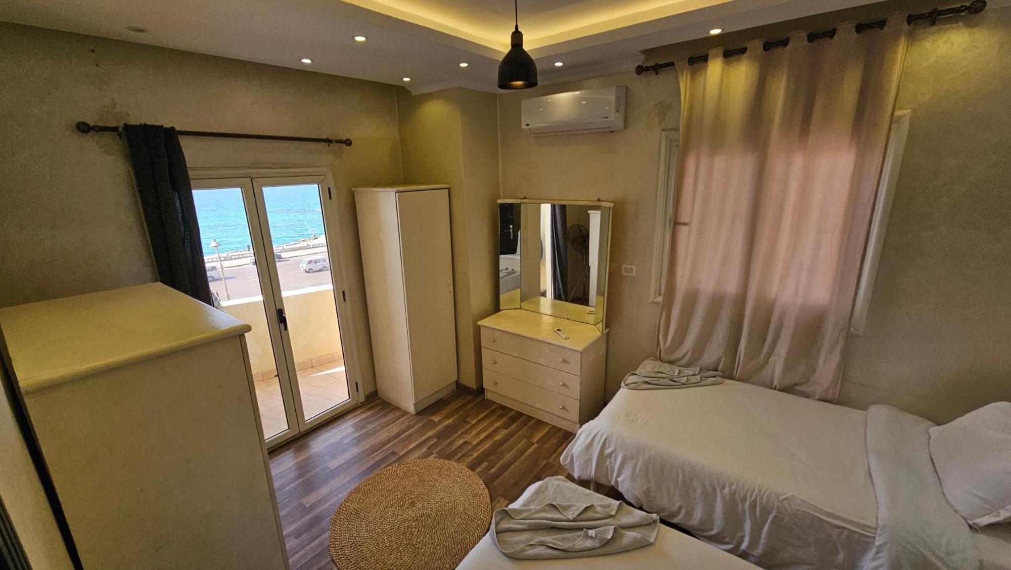 Simple Sea View - Families Only Apartment